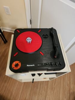 Numark PT01 Portable Turntable