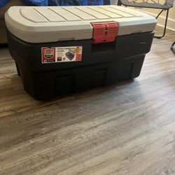 Rubbermaid Storage Tote