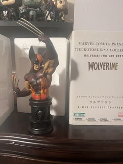 Wolverine Bust Statue