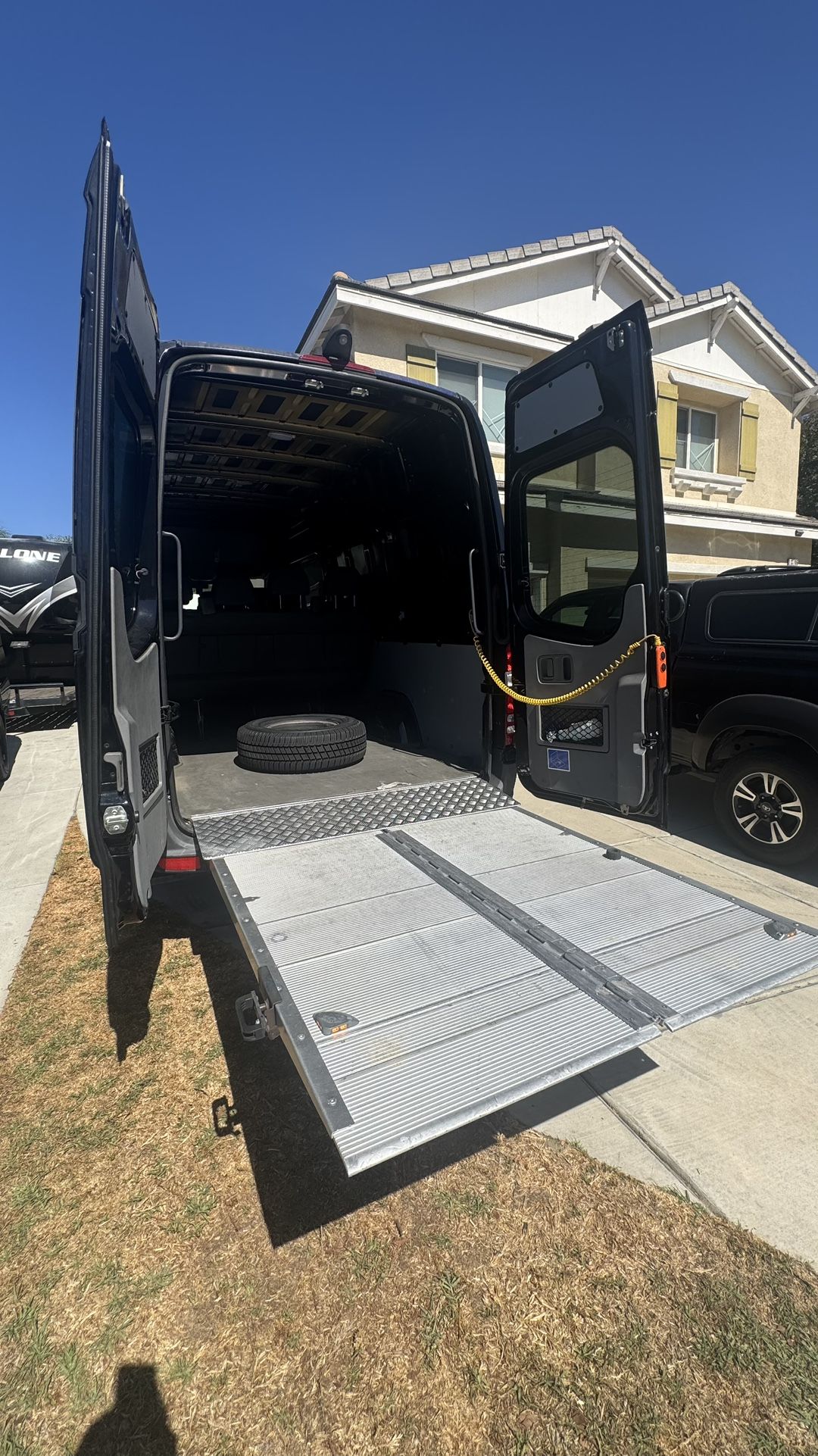 Sprinter Liftgate - Cantilever