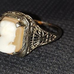 Beautiful 14K White Gold Cameo Ring