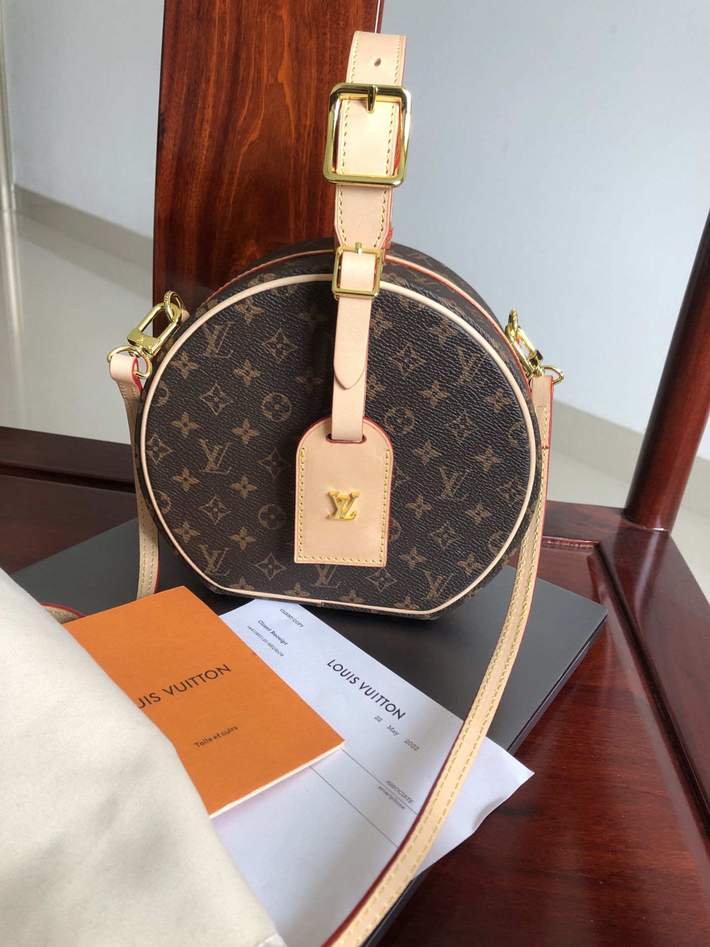 Louis Vuitton Presbyopia Mongram Canvas Compact Cosmetic Bag for Sale in  Los Angeles, CA - OfferUp