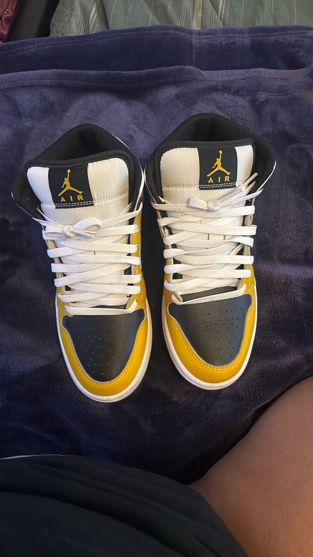Jordan 1 Mid Yellow Ochre