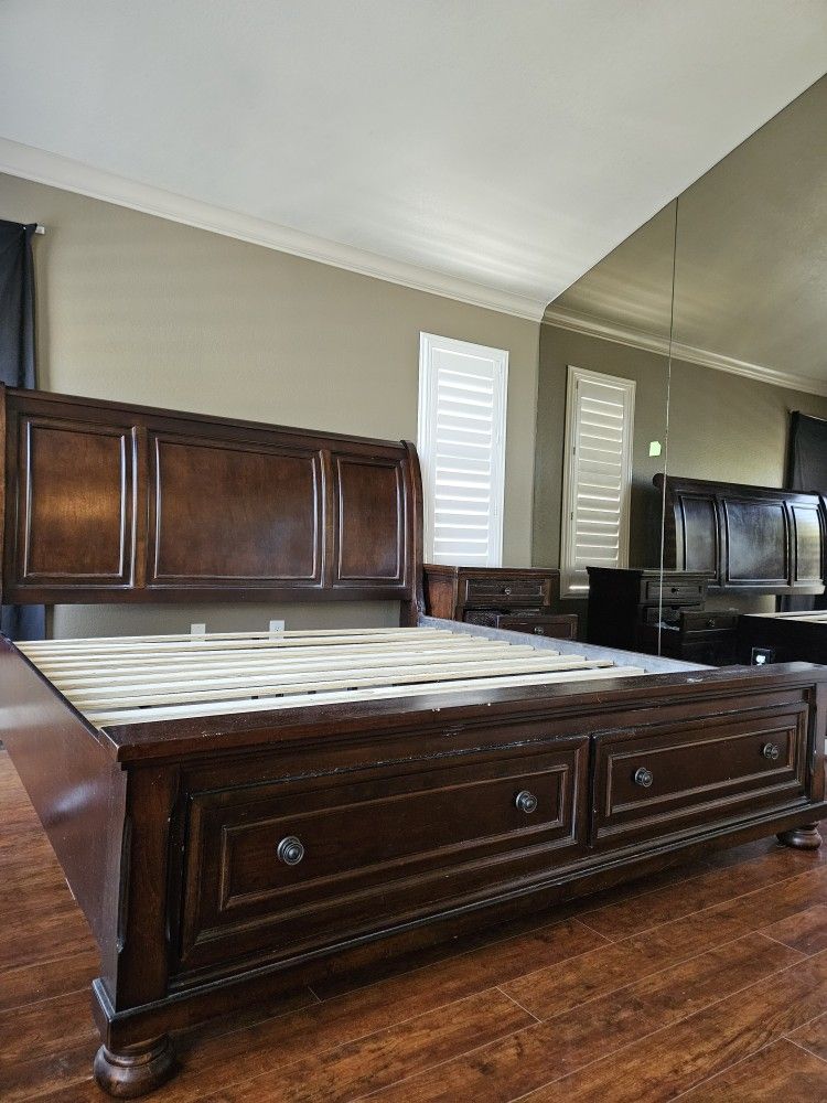 Premium Quality!!! King Solid Wood Complete Bedroom Set