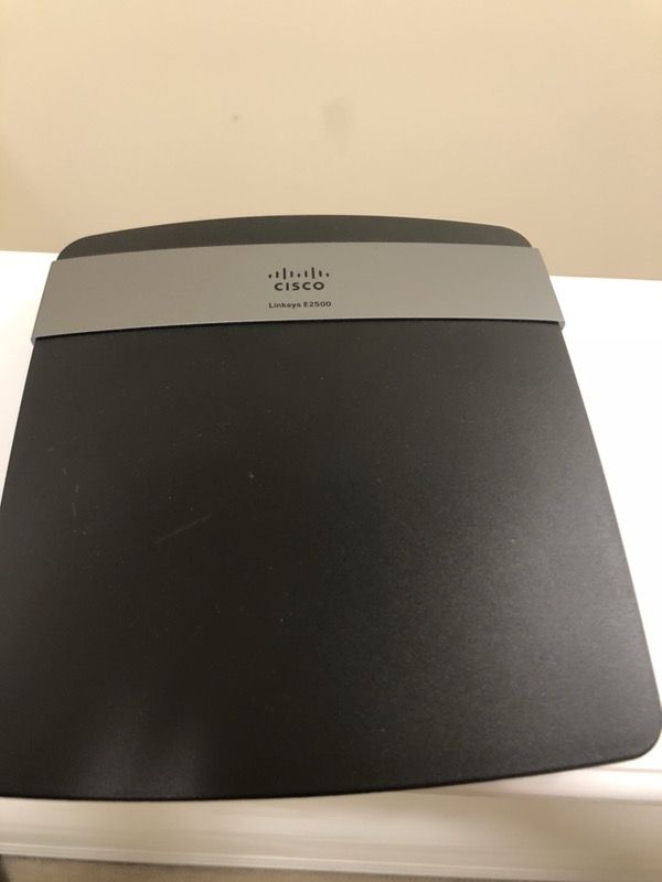 Linksys E2500 Advanced Simultaneous Dual Band Wireless-N Router: