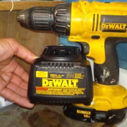 DEWALT 18VOLT DRIVER/DRILL