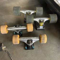 Skateboarding Trucks And Wheels Two Sets Darkstar