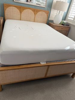 Queen-Size Wood & Rattan Bed Frame + Mattress – Beautiful Condition