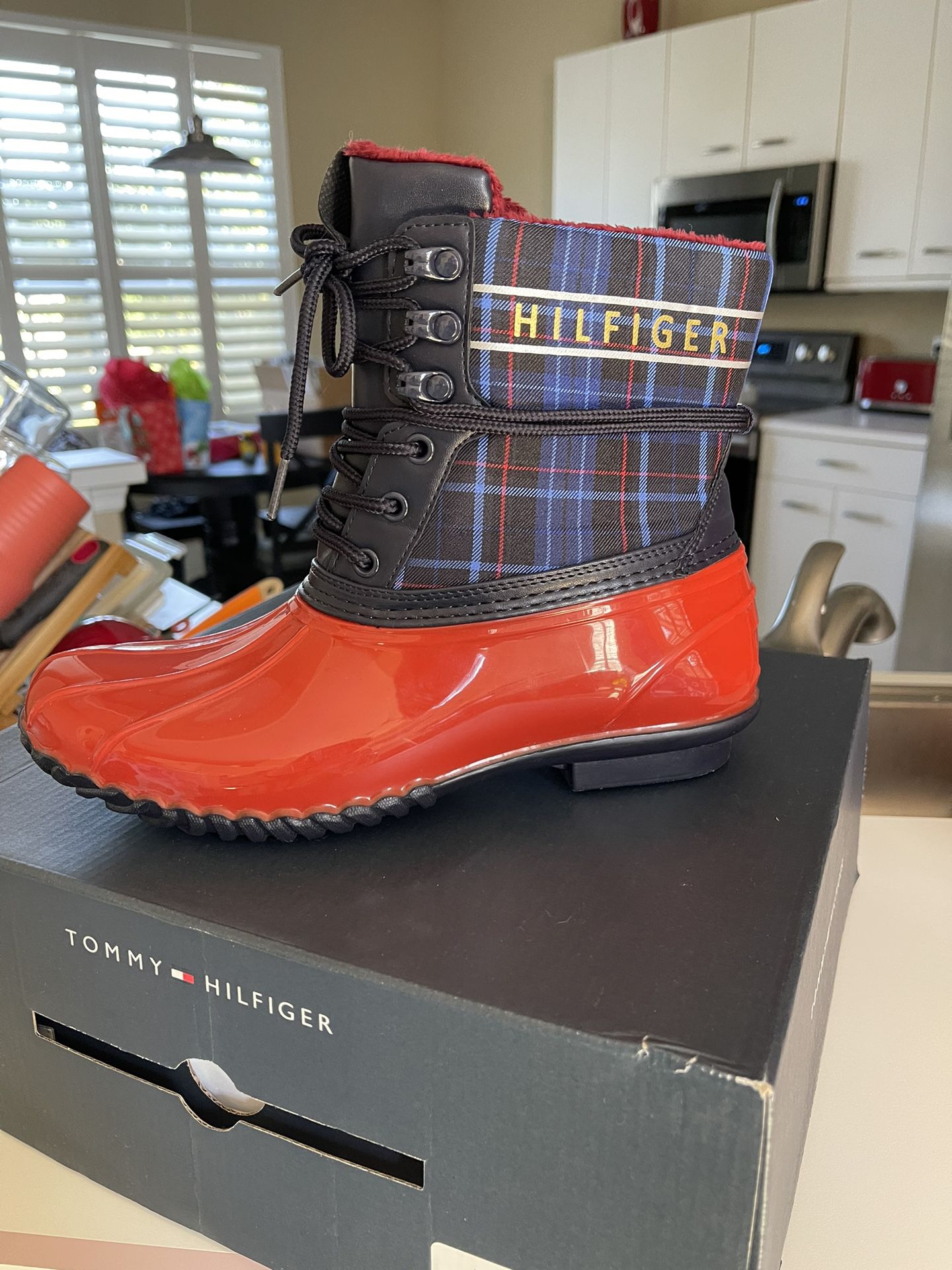 Women’s Tommy Hilfiger Boots. Red/blue. Size 9. 
