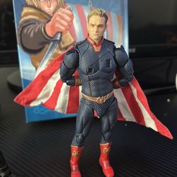 Mafex homelander missing a few pieces