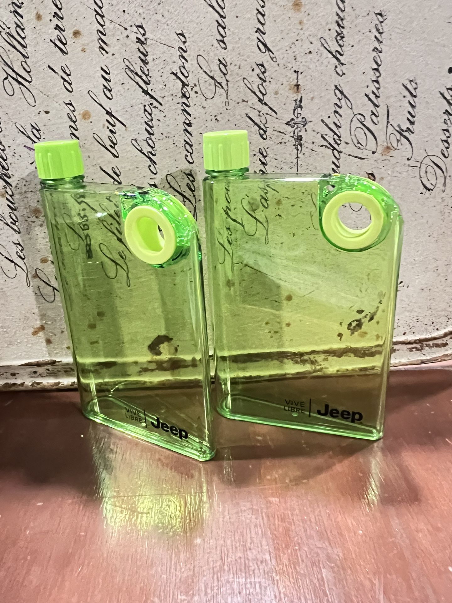 Flat / / Slim green Water Bottle 2 pieces