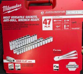 Milwaukee 1/2 in. Drive SAE/Metric Ratchet and Socket Mechanics Tool Set (47-Piece) NEW