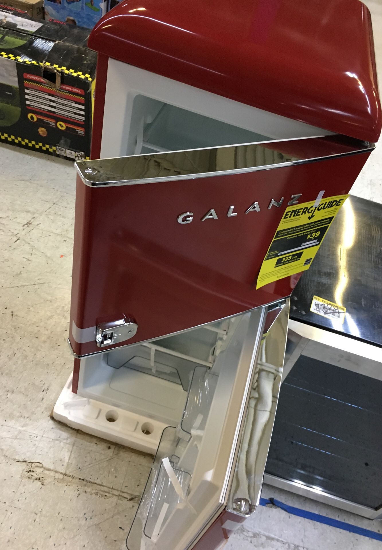 Galanz 4.6. Cu ft Stainless Steel Look, 2-door Estar Compact Fridge with  Freezer for Sale in North Bergen, NJ - OfferUp