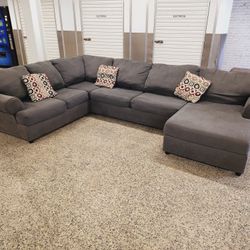 Large Sectional (I CAN DELIVER)