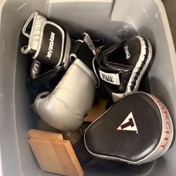 Boxing Gloves And Pads 