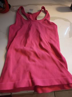 Clothing clean and no tear or wear signs