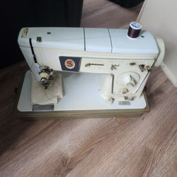 SINGER STYLIST  SEWING MACHINE