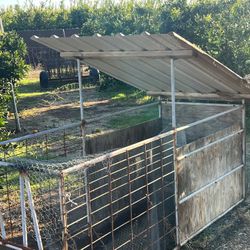 large cage for a calf or goat in excellent condition