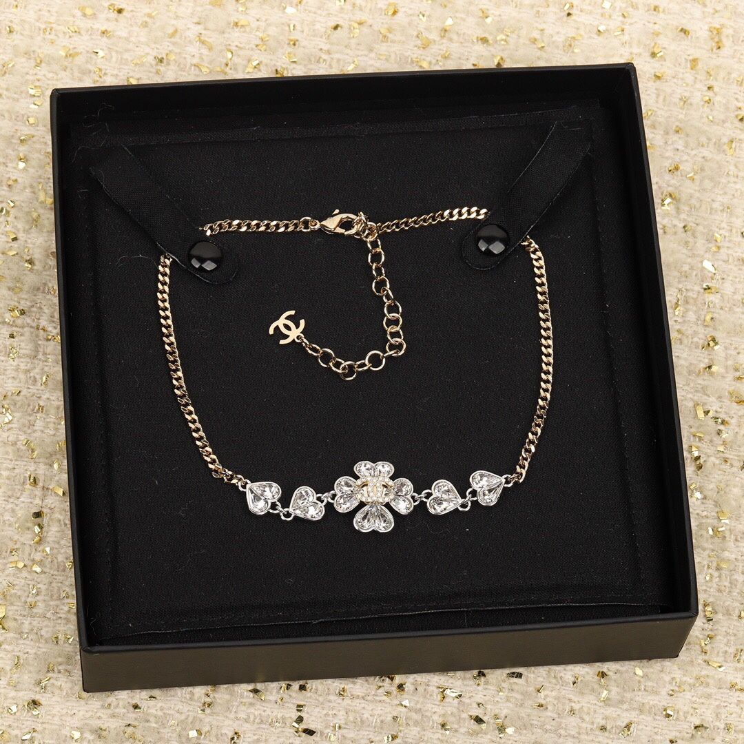 A chic, fashionable and design necklace