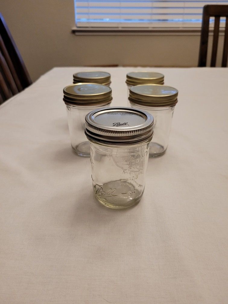 NEW 8 oz. Glass Jars with Lids