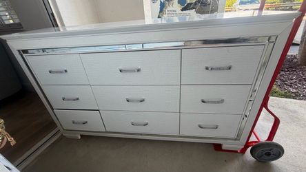 White 9-Drawer Dresser with Mirror Trim