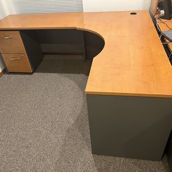 Bush Desk (like New)