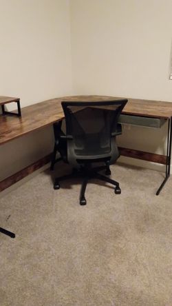 Computer desk