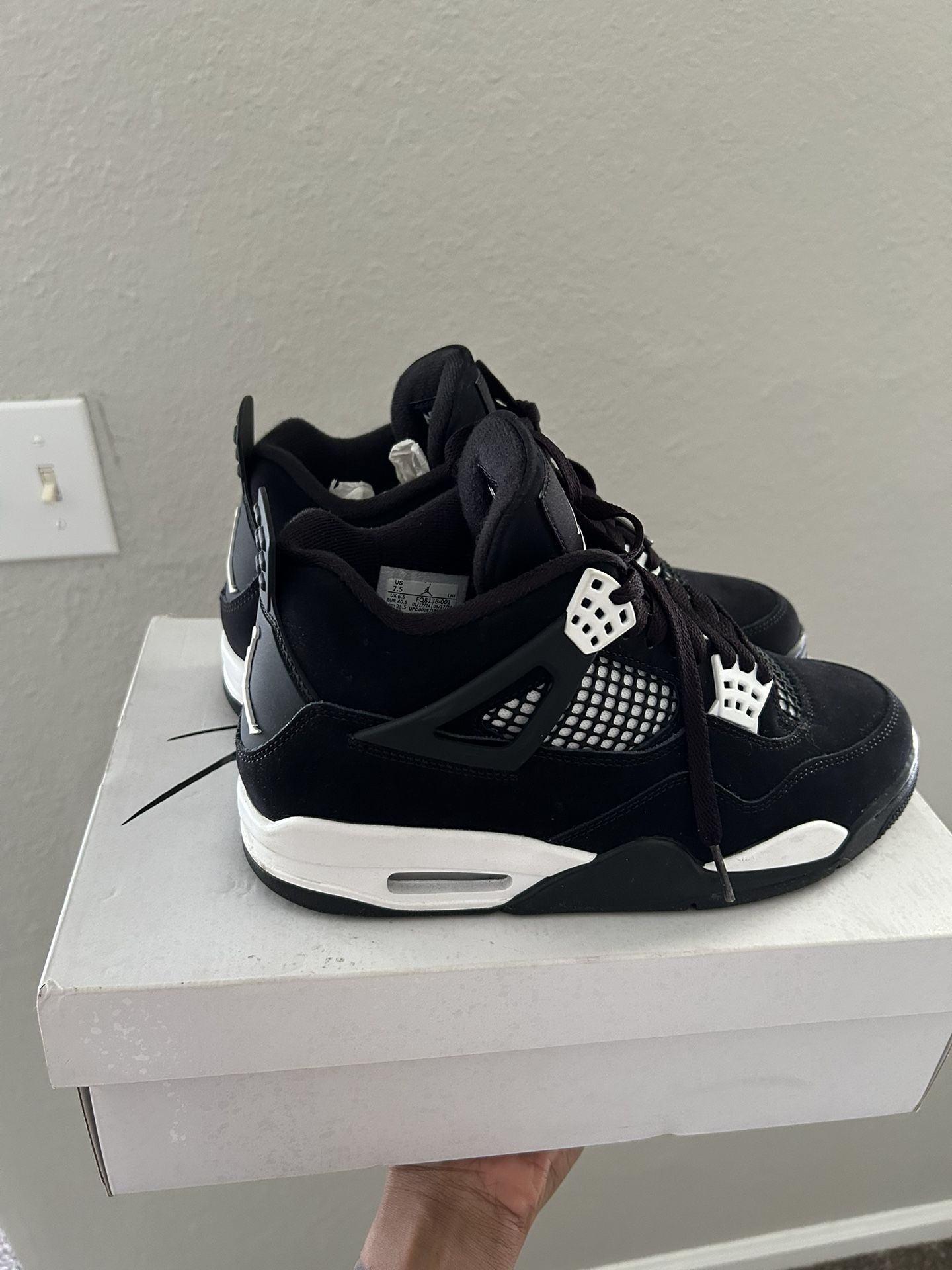 Jordan 4 White Thunder