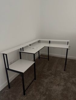 White gaming table