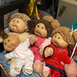 2 Vtg Original cabbage patch dolls and 2 Newer ones
