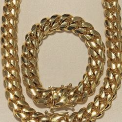 New 18k Yellow Gold Cuban Link Chain And Bracelet 