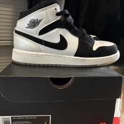 Air Jordan 1 Mid SE
