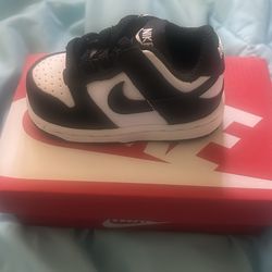 black and white nike size 3c