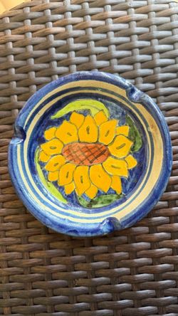 Beautiful vintage Mexican Talavera-style pottery ashtray/trinket dish