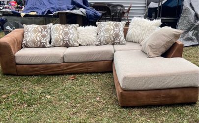 Sectional sofa 150 or best offer come get it out of here