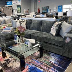 grey sectional ☑️🩶 $1,599