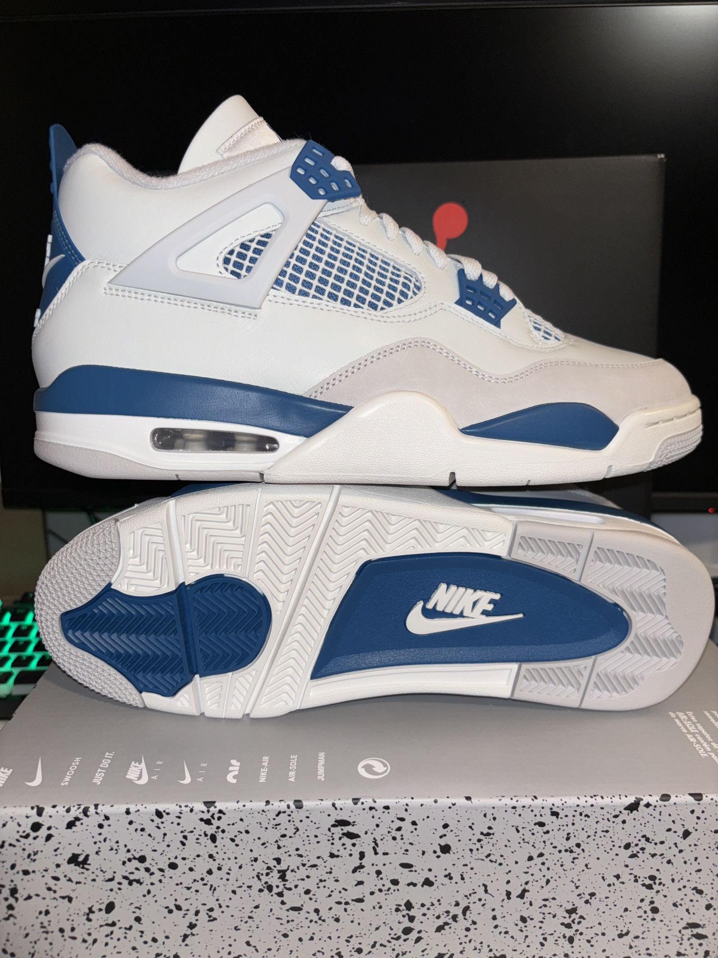 Jordan 4 Retro Military Blue (2024)