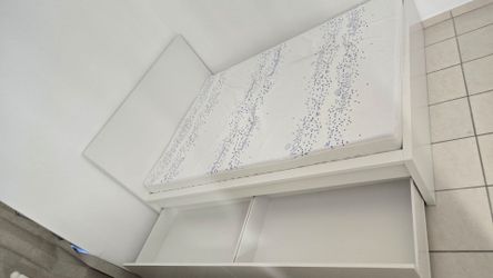 Queen bed with 2 Gavetas