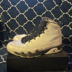 Air Jordan 9 Statue