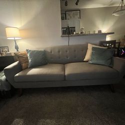 Couch (free throw/ Blanket Included)