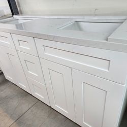 60" Bathroom Vanity With Dual Sinks And Quartz Top