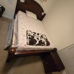 Queen Size Bed Set
