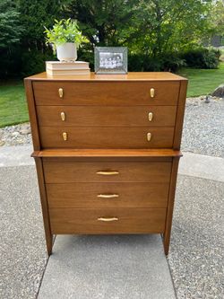 MCM Drexel Profile Dresser