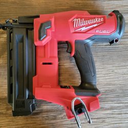 Milwaukee

M18 FUEL 18-Volt Lithium-Ion Brushless Cordless Gen II 18-Gauge Brad Nailer

