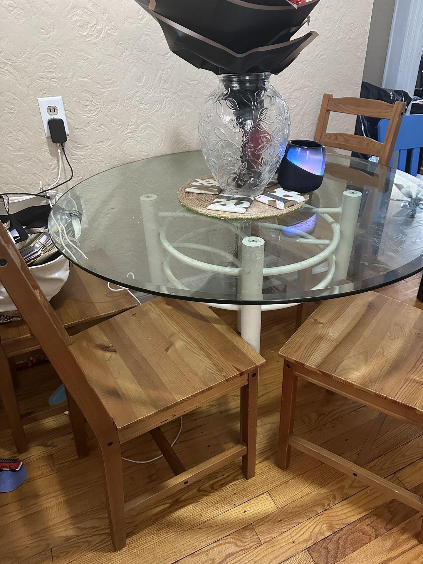 Clear Table + Four Chairs