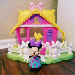 Minnie Mouse Cottage with Figure