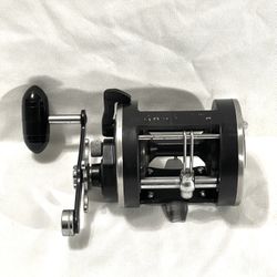 Like New Condition Penn (310-GTI) graphite frame, heavy action, deep sea fishing reel