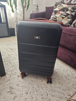 Free Luggage. CARRY-ON size