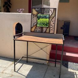 Console And Wall Mirror Gorgeous Set  Great Style  And Color Good Condition No Damage 