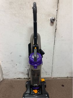 Eureka powerspeed bagless upright vacuum